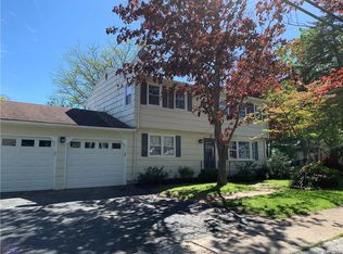 70 Anns Farm Rd, Hamden, CT 06518