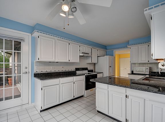 5th image of 7800 W Foresthill Ln #302B