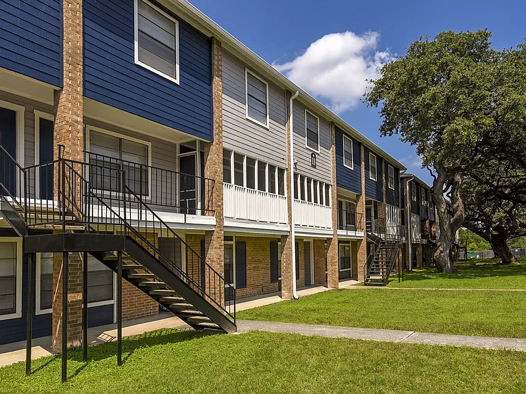 Remington House Apartments — Photo 7