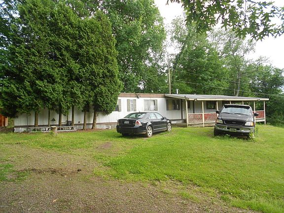 Single wide mobile with living room addition