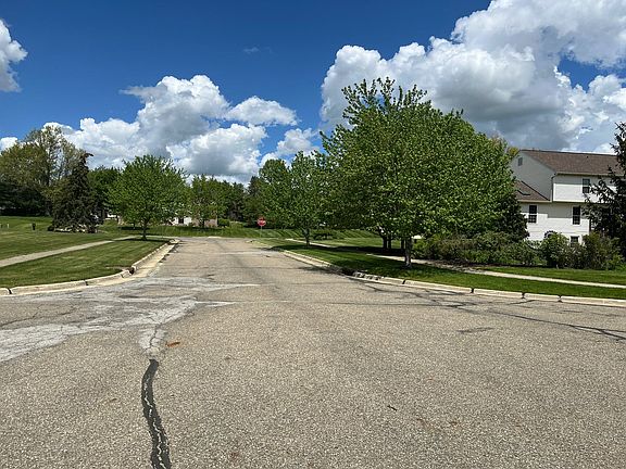 4th image of 8670 White Tail Ln