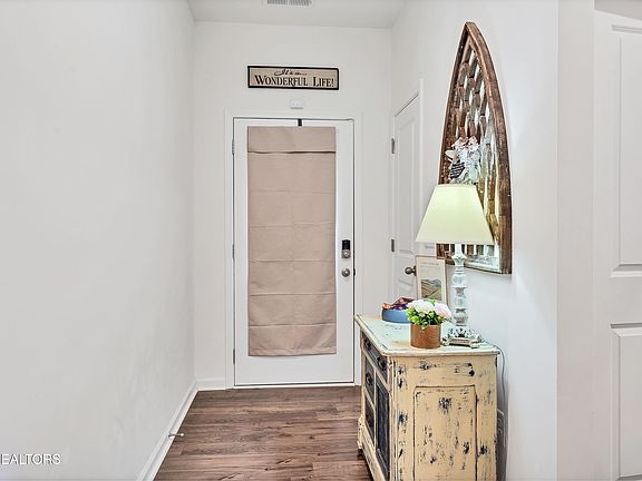 5th image of 1713 Newbury Ln