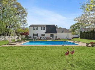 3 Hamilton Ct #1, Coram, NY 11727