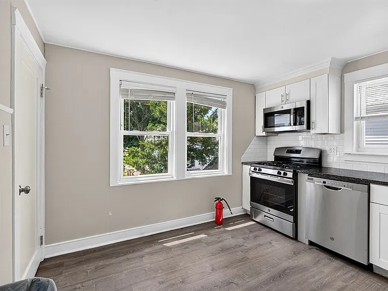 65-67 Lawn Ave #2 — Photo 5