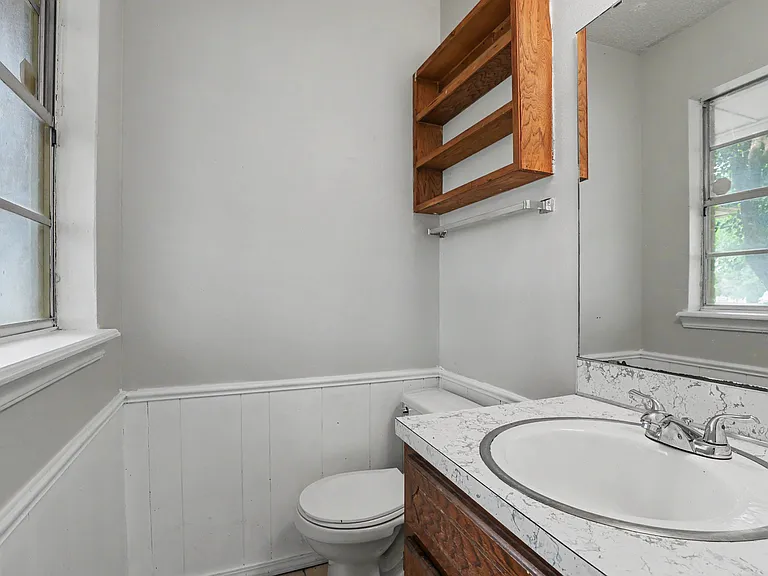 1301 Amhurst Ave — Photo 9