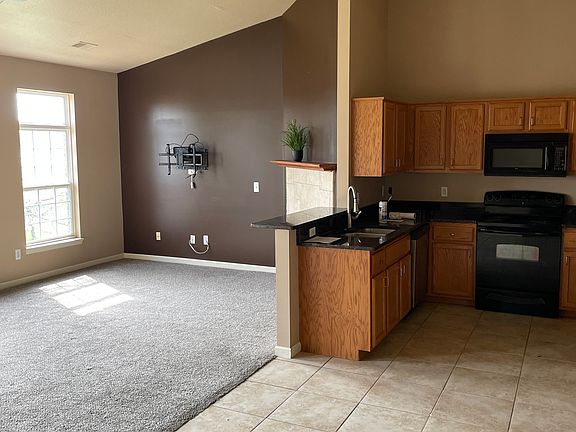 3rd image of 43074 Burlington Dr