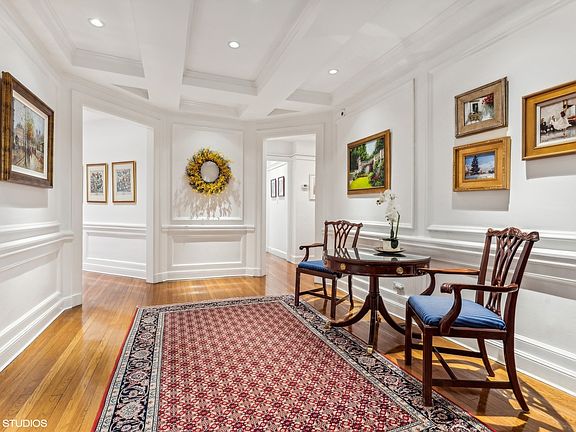 2nd image of 10 E Schiller St APT 1E