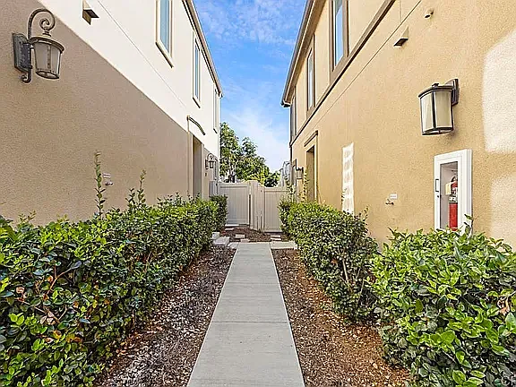 1723 San Eugenio St — Photo 2
