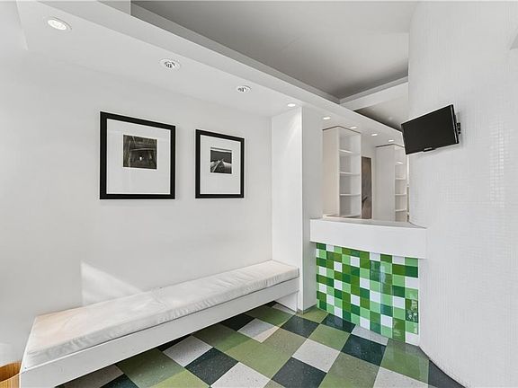 5th image of 845 Spring St NW #B