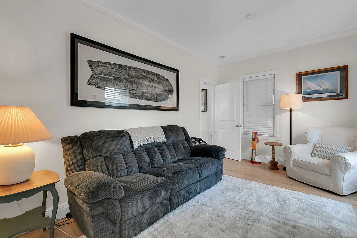 3 bed, 2.0 bath, 1629 sqft, $4,200 — Photo 3