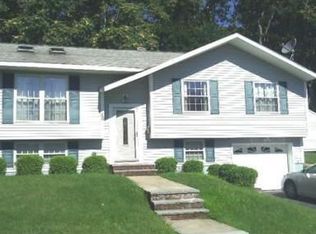 30 Claudine Dr, Lowell, MA 01852