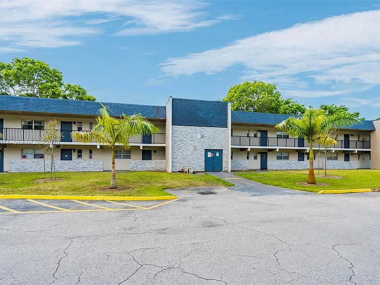 7900 Fairview Dr #105 — Photo 22