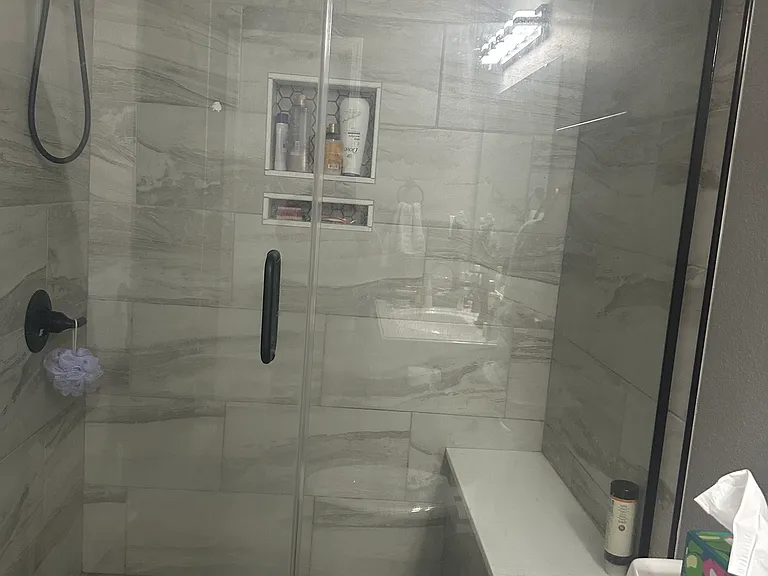 4557 Connaught Dr E — Photo 2
