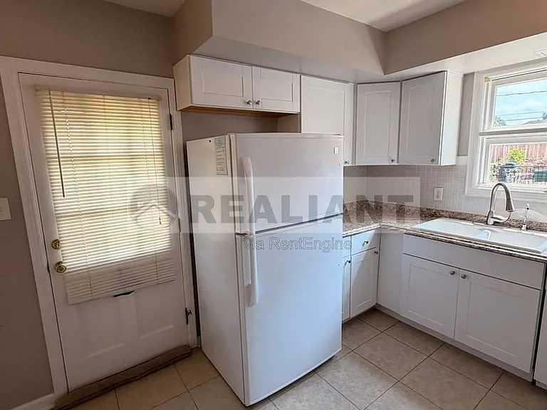 2039 Fontaine Rd — Photo 18