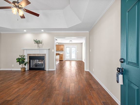 5th image of 3864 Parade Dr