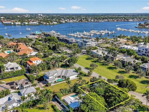 709 Broad Ave S, NAPLES, FL 34102