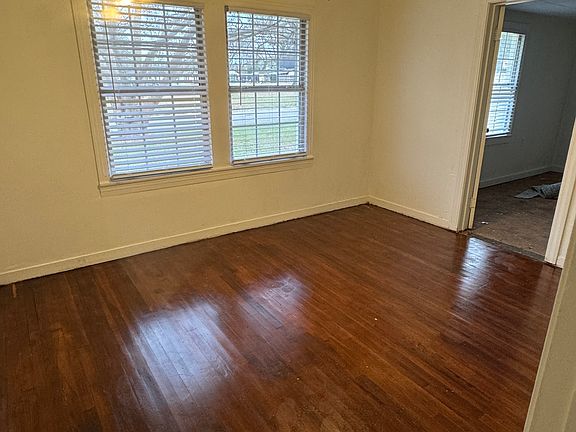 BR 2 Freshly updated hardwoods, paint, fan and blinds