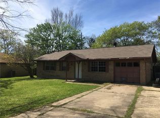 2207 Teton Dr, Bryan, TX 77803