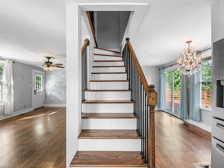 258 E Moody Ave — Photo 21
