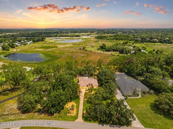 10307 Waters Edge Ct, Weeki Wachee, FL 34613