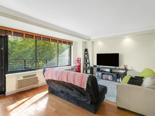 382 Central Park West image 2 of 15