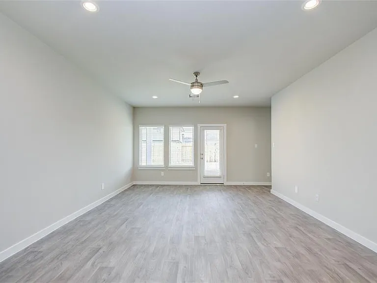 2918 Stamford Hill Ln — Photo 5