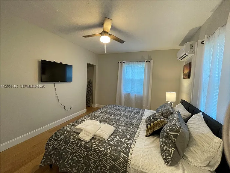 1178 NE 112th St #1 — Photo 18