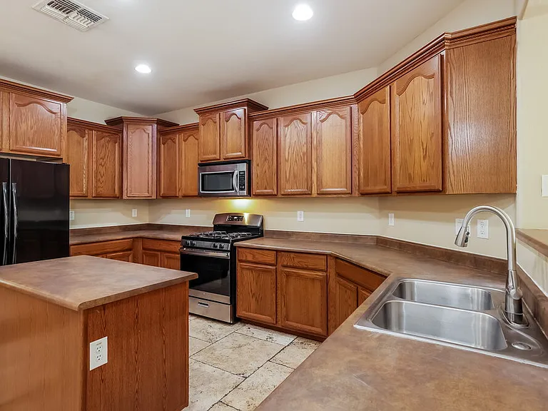 7117 W Sophie Ln — Photo 10
