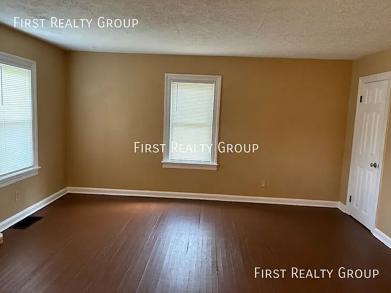 5290 Derby Rd — Photo 3