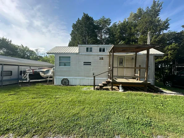 1889 Oak Grove Rd, Dandridge, TN 37725