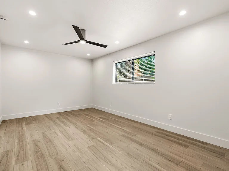 7537 Brentcove Cir — Photo 15