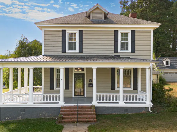 137 W Academy Ln, Chase City, VA 23924