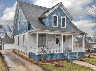 425 Billings St, Elgin, IL 60123