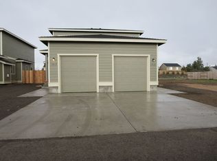 1413 SW 27th St, Redmond, OR 97756