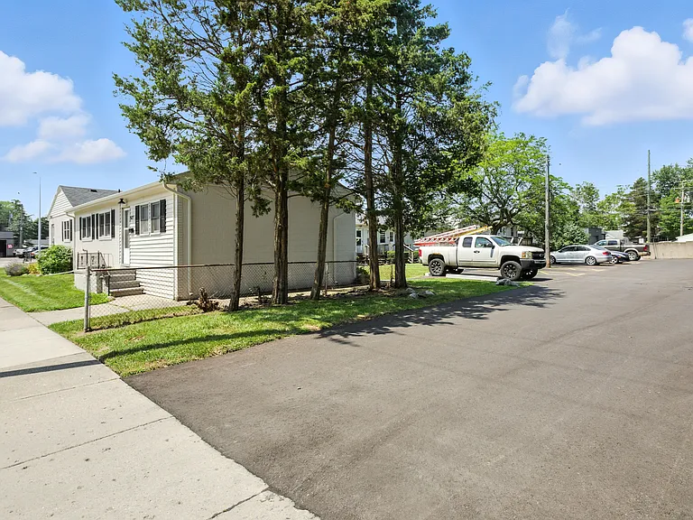 27 Gladwin Ave #27 — Photo 25