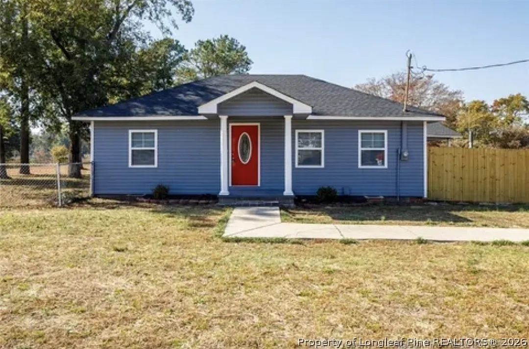 6 bed, 2.0 bath, 2800 sqft, $3,300 — Photo 2