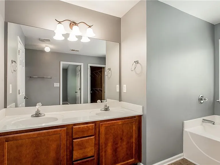 1345 Winshire Cv — Photo 16