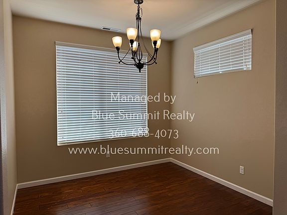 5th image of 547 Meadowwood Dr SW