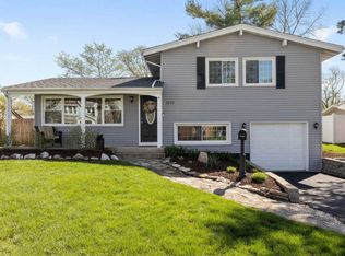 1033 Cherokee Pl, Lemont, IL 60439