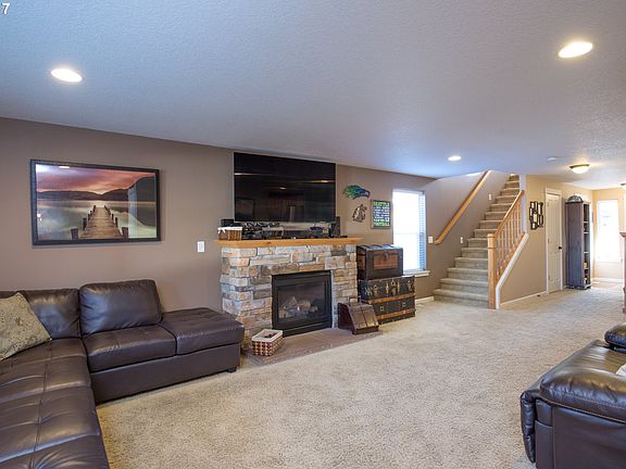 4th image of 521 SE 13th Ave