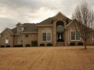 102 Silverthorne Dr, Huntsville, AL 35806