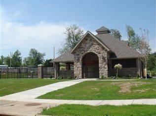 2512 E German Ivy St, Springfield, MO 65804