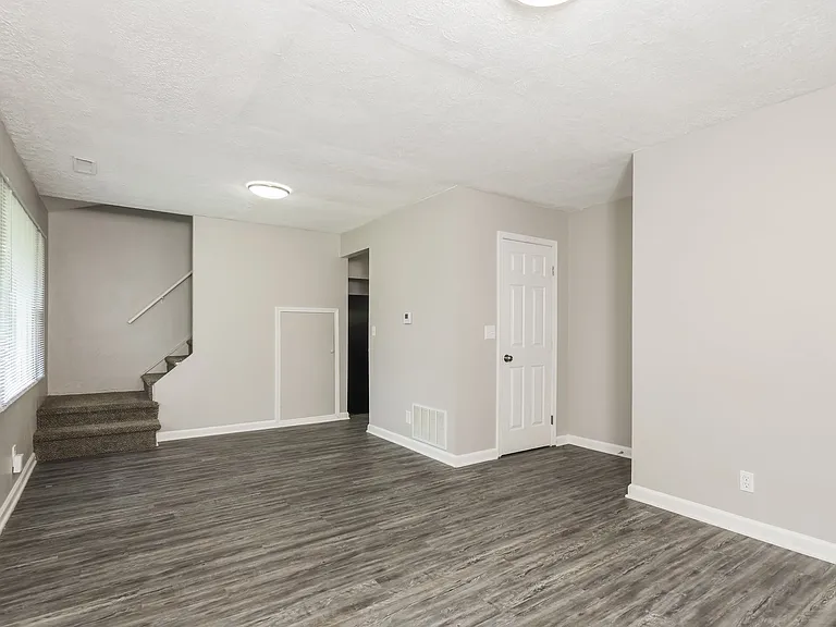 1149412_019_living_room_13039325.jpg