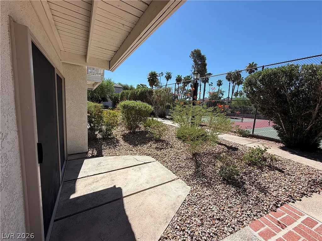 3 bed, 2.5 bath, 1533 sqft, $1,735 — Photo 2
