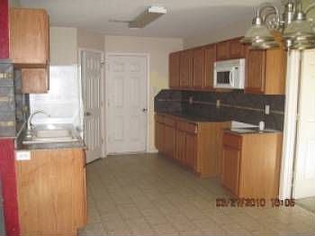 5th image of 2200 Miller St