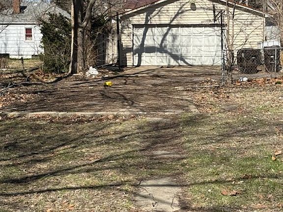 3rd image of 903 W Brons Ave