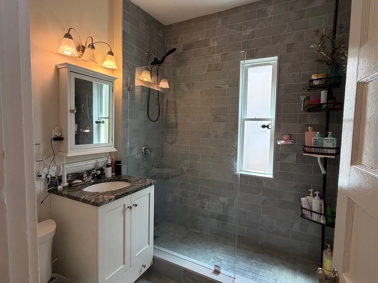 2 bed, 900 sqft, $3,300 — Photo 4