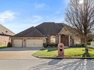 2812 E Cherrybark St, Springfield, MO 65804