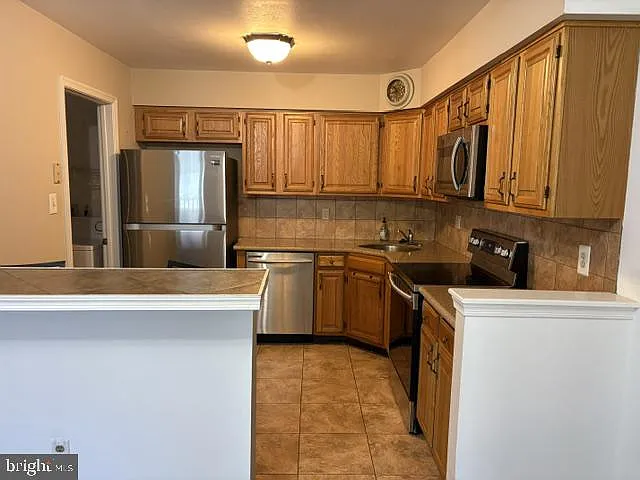 2 bed, 2.0 bath, 1180 sqft, $2,200 — Photo 2
