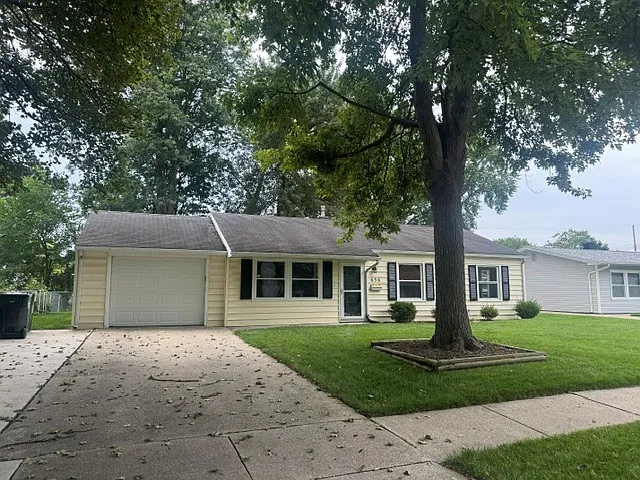 636 Greenfield Dr — Photo 2